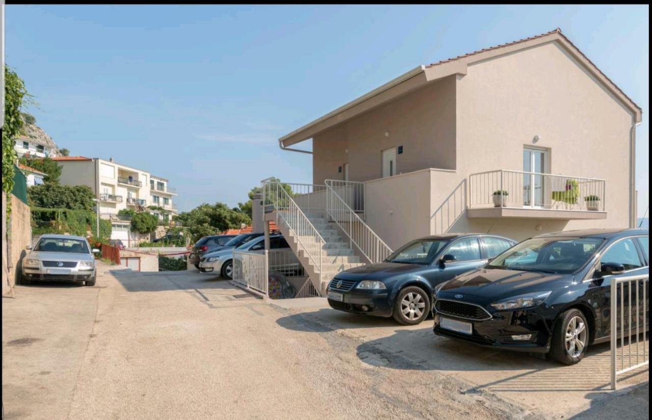 Apartments Mimac Omis Exterior photo