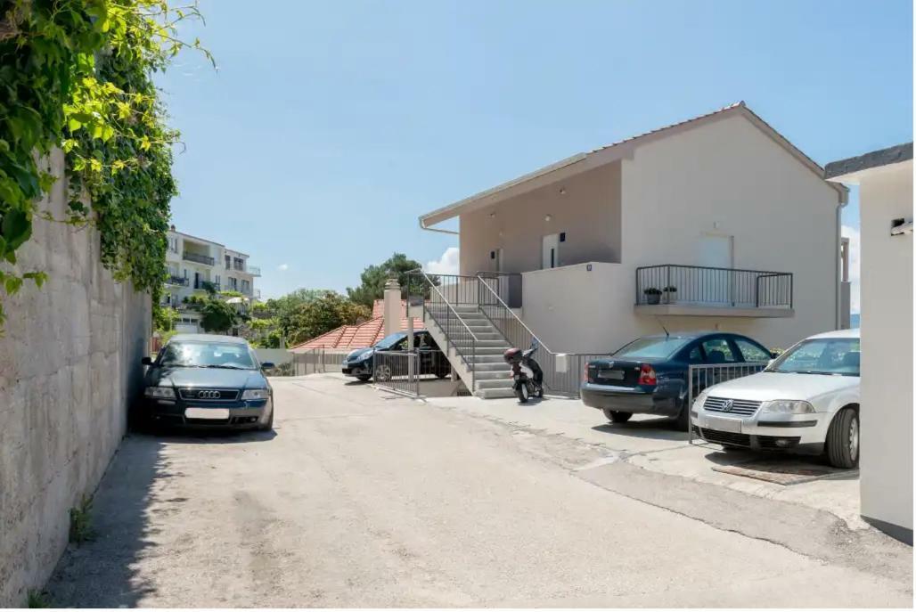 Apartments Mimac Omis Exterior photo